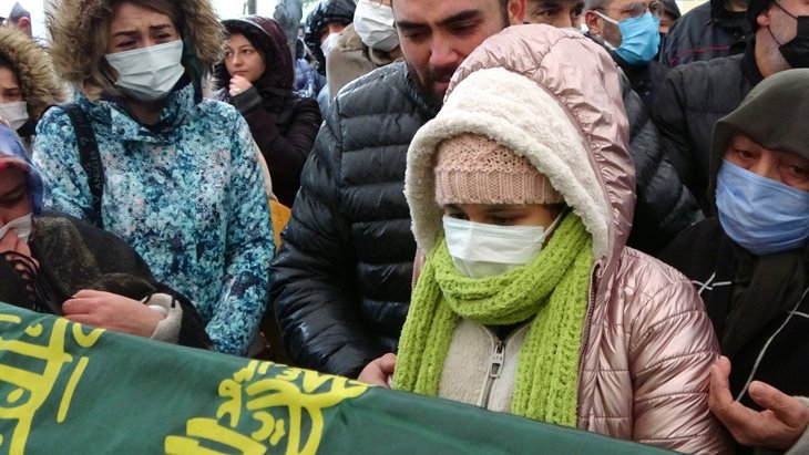 Katledilen hemşire Ömür Erez’in kızının tabut başındaki hali kahretti