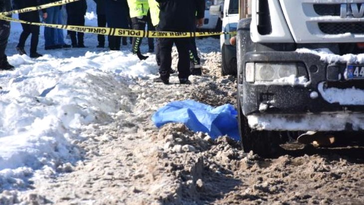 Ayağı kaybolma sakıt kadın, yararsız kamyonun altında kalmış şekilde yaşamını kaybetti