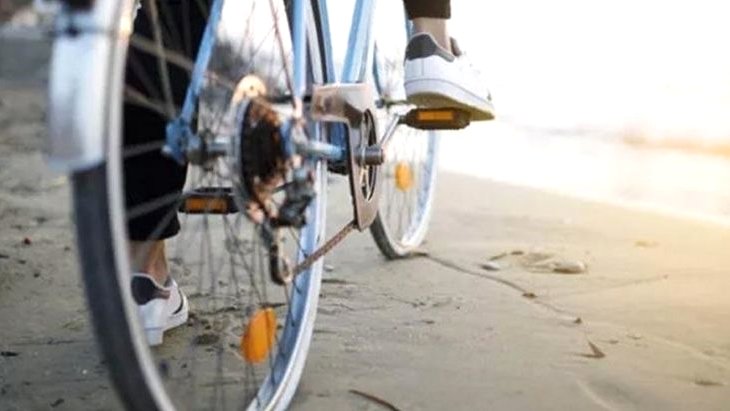 Bisikletiyle gezerek evlatları rahatsız etme etti, 14 yaşındaki çocuğa alışveriş önerdi