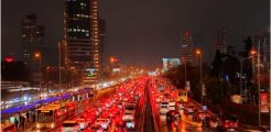 İstanbul'da yağışlı havanın etkisiyle trafik yoğunluğu yüzde 80'e çıktı
