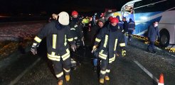 Denizli'de yolcu otobüsü, tıra arkadan çarptı: 1 kişi hayatını kaybetti, 21 yaralı var