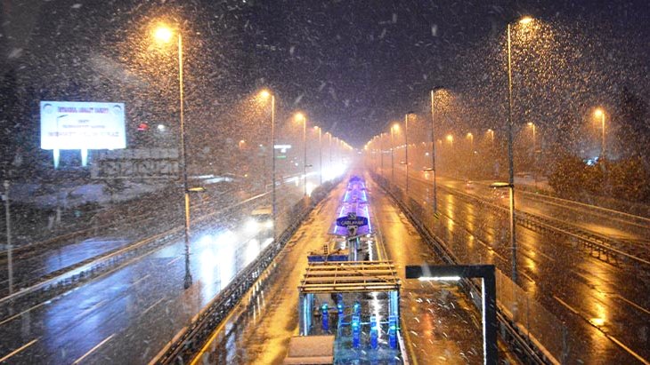 İstanbul kara doyacak: Kenti etkisi altına alan kar yağışı, 5 gün daha devam edecek