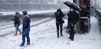 Uyarılar art arda geldi İstanbul’da gök gürültülü kar sağanağı için Vali saat verdi