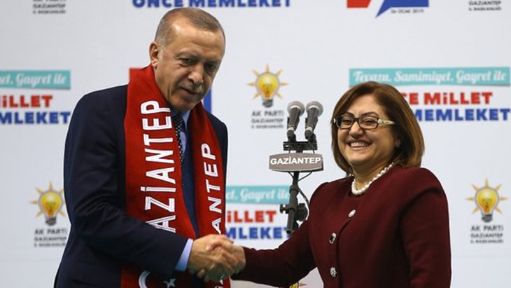 Cumhurbaşkanı Erdoğan’ın sorusuna Fatma Şahin’in cevabı mikrofon bariz kalınca ortaya çıktı