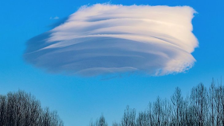 Bu görüntü paylaşım rekoru kırdı Mercek bulutu şekil değiştirerek saatlerce gökyüzünde kaldı