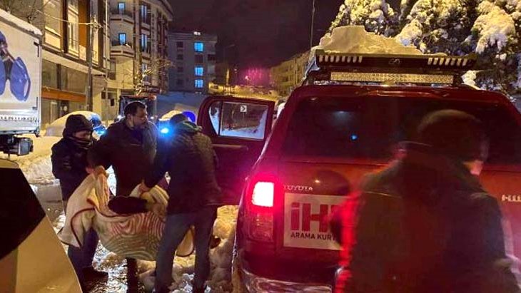 İstanbul’da karda kuşatılmış küsurat diyaliz hastası yaşamını yitirdi