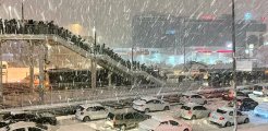 İstanbul'da şiddetli kar yağışı vatandaşı perişan etti! Çok sayıda kişi araçlarında mahsur kaldı