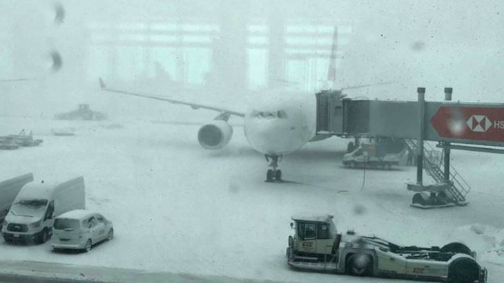 Kar yağışı nedeniyle İstanbul Havalimanı’nda iniş kalkış iptalleri saat 13.00’e kadar uzatıldı