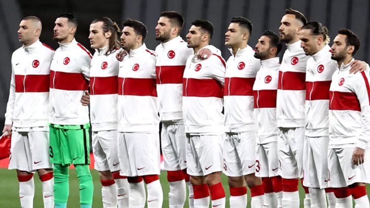 Okay Yokuşlu’nun yeni takımı belli oldu Milli futbolcularımız artık aynı forma altında ter dökecek