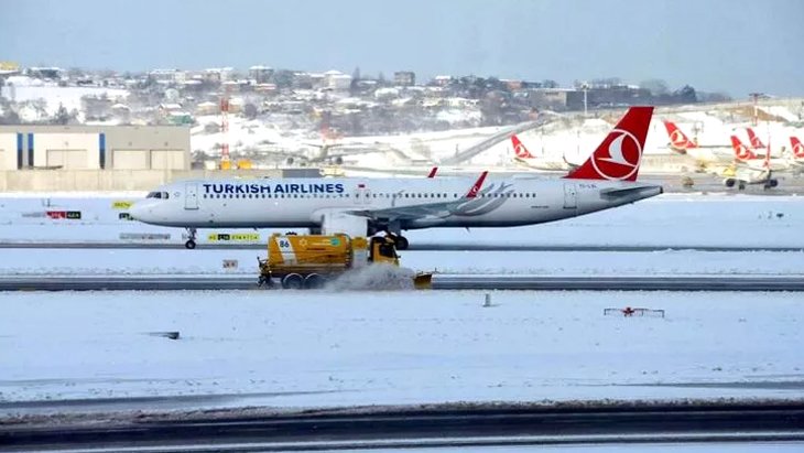 İstanbul Havalimanı’nda uçuşlar normale dönmeye başladı THY öğlene kadar 131 sefer yapacak