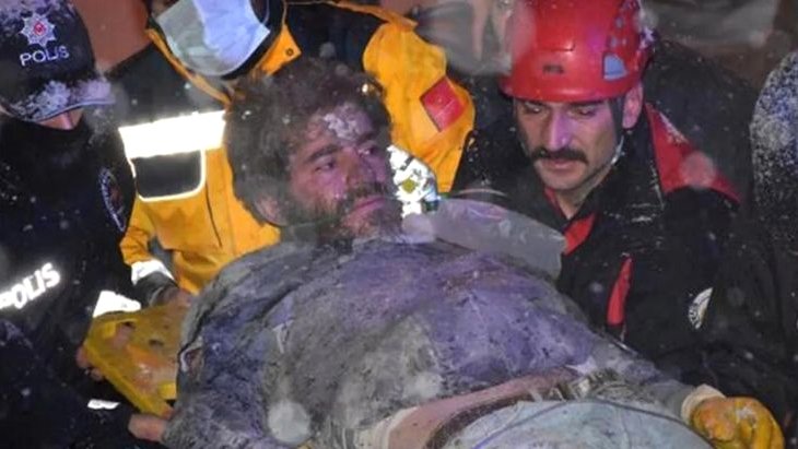 Gaz nedeniyle boruda mahsur kalan işçiyi itfaiyeci kurtardı 200 metre süründü