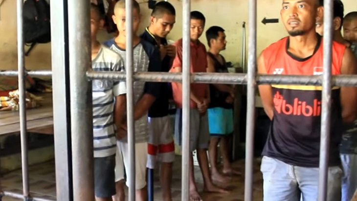 Endonezya’da eski bir belediye başkanının evinde işçileri hapsettiği hücreler bulundu