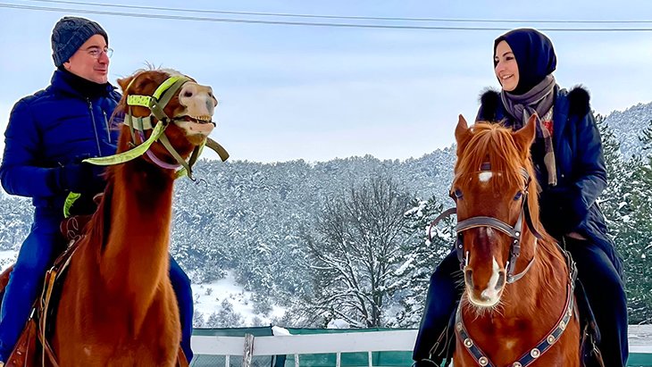 Ali Babacan at üstünde akaryakıt fiyatlarını eleştirdi, Aile Bakanı Yanık’tan yanıt gecikmedi