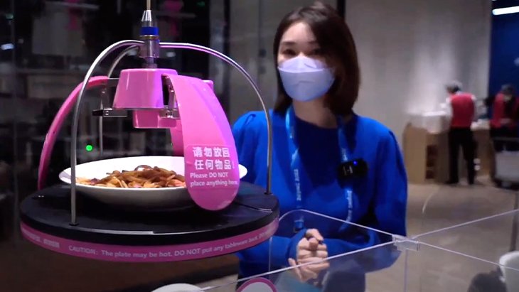 Teknolojide son nokta Beijing Kış Olimpiyatları’na robot garsonlar ve şefler damga vurdu