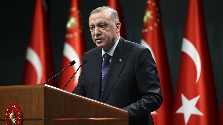 Son Dakika: Cumhurbaşkanı Erdoğan, 4 ehemmiyetli mevzunun masaya yatırılmış olduğu Kabine toplantısının arkası sıra konuşuyor