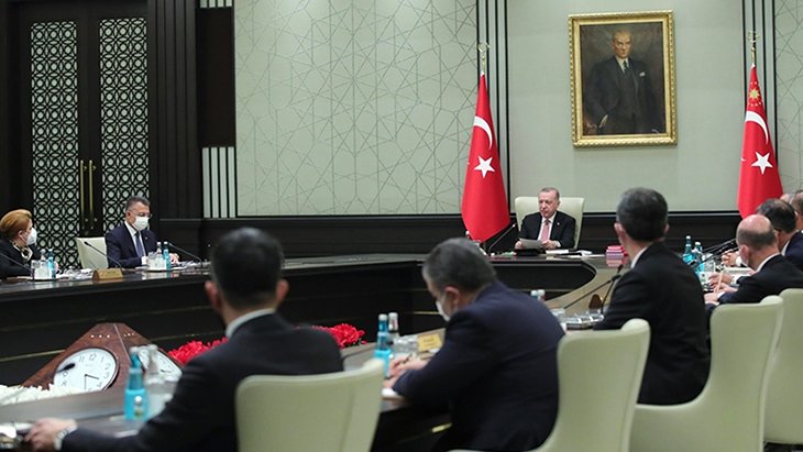 Erdoğan’ın revizyon sinyalinin ardından kulisler hareketlendi Kabine’de değişiklik dedikoduları konuşuluyor