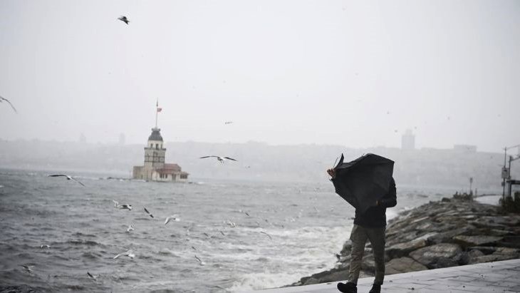 İstanbul Valisi uyardı: İstanbul’a yağan yağmur gece saatlerinde kara dönüşecek