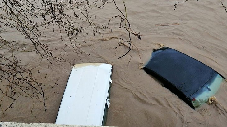 Çanakkale’de sağanak yağış onlarca aracı suyun altında bıraktı