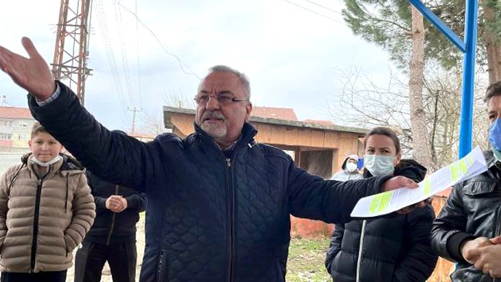 Belediye Başkanından, “Toprakları sen verdin“ diyen vatandaşa “Bir büyük rakıya sattım“ tepkisi