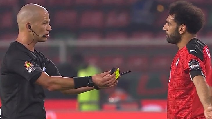 Tarih kitapları yazacak Afrika Uluslar Kupası finalinde hakemden Salah’a şaşırtan hareket