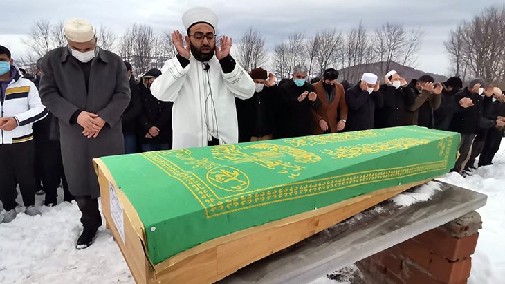 Ordu’da yürek parçalayan ölüm Yangında hayatlarını kaybeden minik kardeşler aynı tabuta konuldu