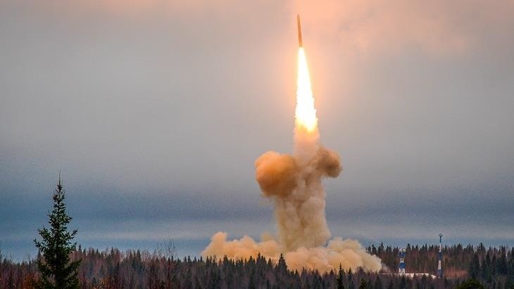 Rusya, nükleer saldırı kapasiteli Yars füzesiyle deneme atışı gerçekleştirdi