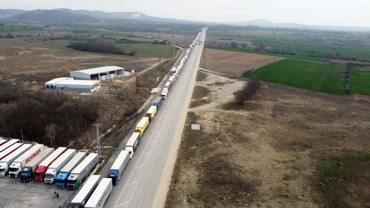 Bulgaristan sınırında 10 kilometrelik tır kuyruğu oluştu