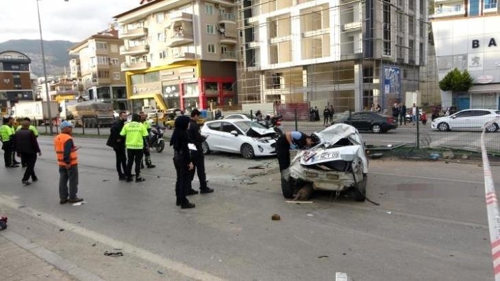 Antalya Alanya’da zincirleme trafik kazası: 2 ölü, 3 yaralı