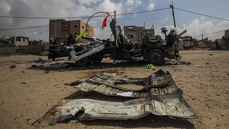 İsrail ordusu Gazze’de insani yardım bekleyen Filistinlilere saldırdı