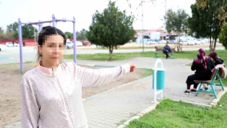 Adana’da Parkta Çocuğuyla İlgilenen Kadının Düğününde Takılan Altını Çalındı
