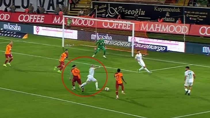 Penaltı var mı yok mu Ünlü yorumcular Alanyaspor-Galatasaaray maçındaki pozisyonda aynı fikirde birleşti