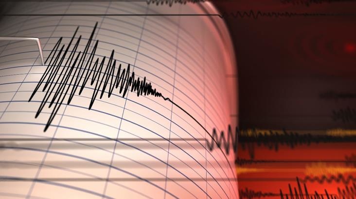 İzmir Seferihisar’da 4.5 büyüklüğünde deprem meydana geldi. Sarsıntı çevre illerde de hissedildi