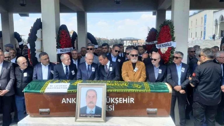 CHP Genel Başkanı Özgür Özel, Levent Bayraktar’ın cenaze namazına katıldı