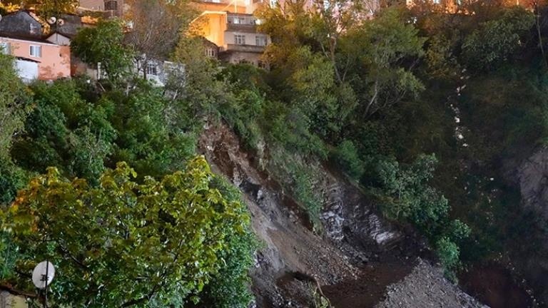 Gaziosmanpaşa’da Toprak Kayması: Tahliye Edilen Bina Sayısı 24’e Yükseldi