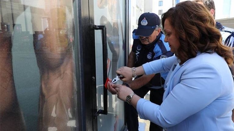 CHP’li Belediye Başkanı, Afyonkarahisar’daki Sığınmacı İş Yerlerini Mühürledi