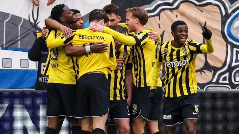 Hollanda Futbol Federasyonu, Vitesse Arnhem’e 18 puan silme cezası vererek küme düşürdü