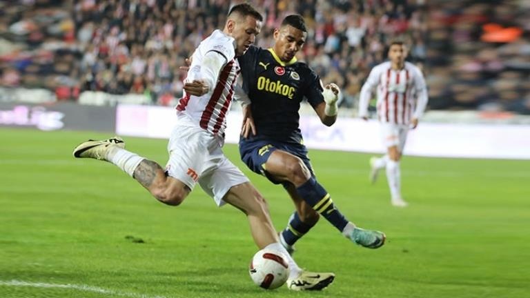 Kanarya ağır yaralı Fenerbahçe, deplasmanda Sivasspor ile 2-2 berabere kaldı