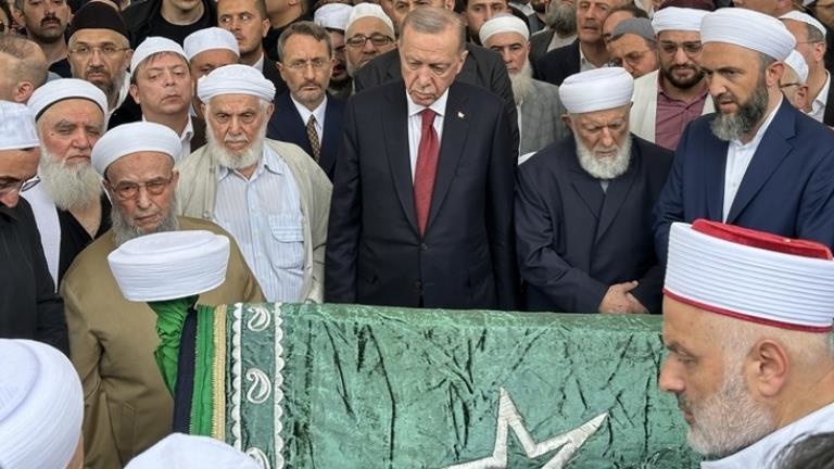 İsmailağa Cemaati lideri Hasan Kılıç'ın cenaze törenine Cumhurbaşkanı Erdoğan da katıldı
