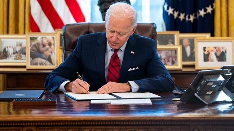 ABD Başkanı Biden, İsrail ve Ukrayna’yı kapsayan 95 milyar dolarlık yardım paketini imzaladı