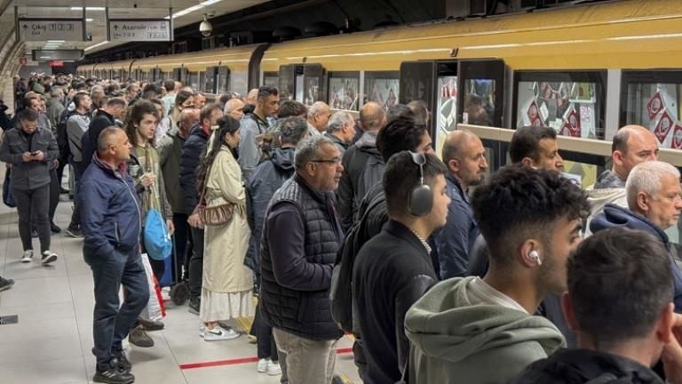 Üsküdar-Samandıra Metro Hattında Aksaklık Devam Ediyor