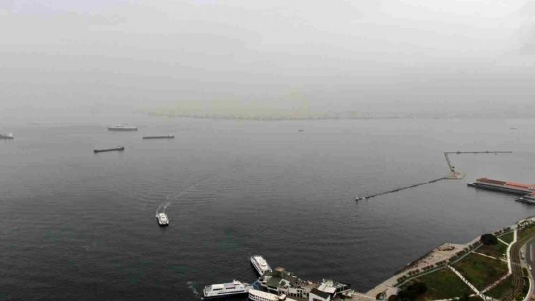 İzmir’e çöl tozu bulutu çöktü