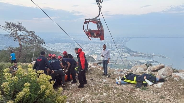 Antalya’da teleferikte ailesiyle mahsur kalan makine teknisyeni: Kazadan 10 dakika önce arayıp uyarmıştım