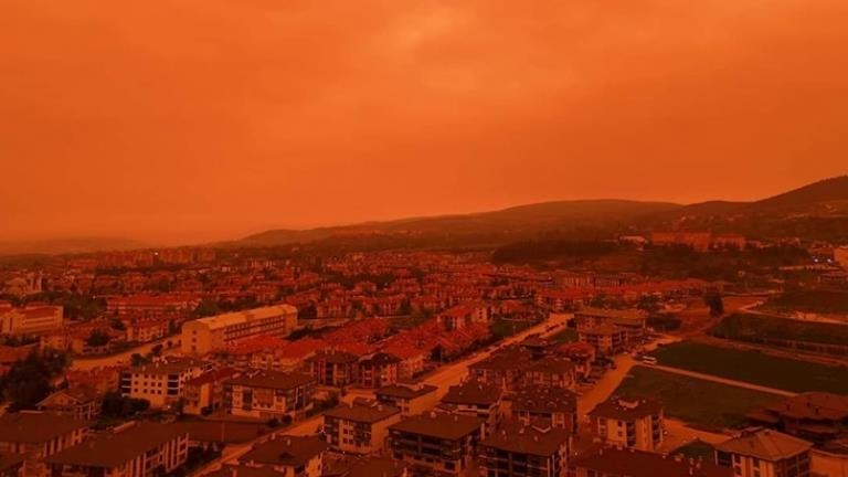 Bolu’da toz taşınımı etkisi Gökyüzü kırmızıya büründü