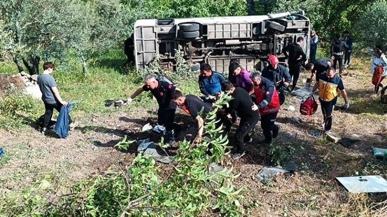 Sakarya’da Midibüs Kazası: 11 Öğrenci ve 1 Personel Yaralandı