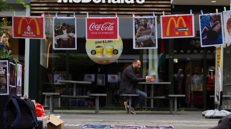 Hollanda’da McDonald’s şubeleri önünde İsrail protestosu