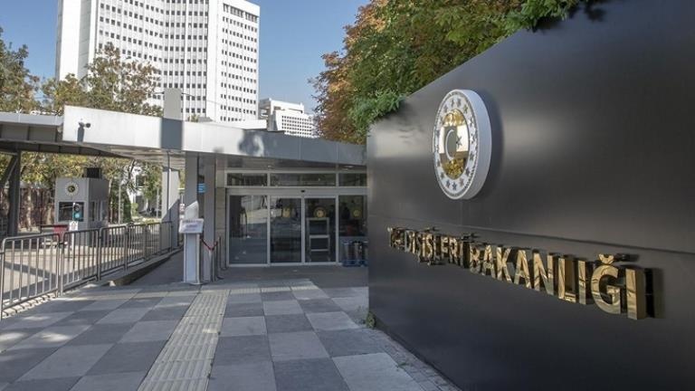 Dışişleri Bakanlığı: Türk vatandaşlarına vize başvuruları kapatılmadı