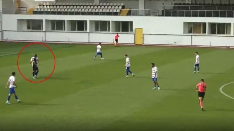 Türkiye’nin konuştuğu maçtan kafa karıştıran görüntü Son dakika gole giden futbolcunun üzerine yürüdüler