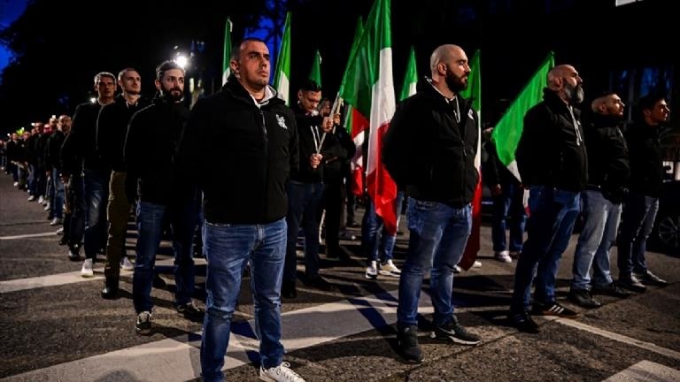 İtalya’da Neofaşist Gruplar, Aşırı Sağcı Militanı Anmak İçin Faşist Selamı Verdi