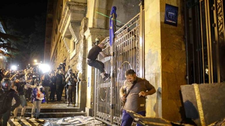 Gürcistan’da Yabancı Etkinin Şeffaflığı Yasasına Karşı Protestolar Devam Ediyor