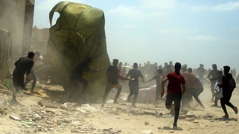Gazze’ye havadan atılan yardımların paraşütü açılmadı: Çok sayıda ölü ve yaralı var
